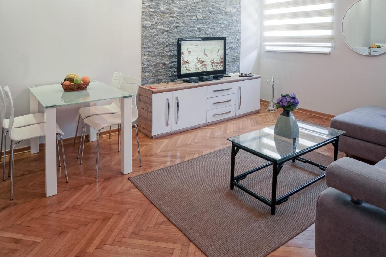 Palace Apartment *